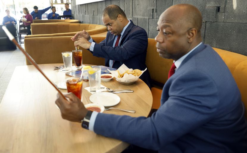 Dallas Mayor Eric Johnson (back) squeezes lemon into his tea as he met with GOP presidential...