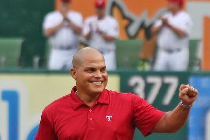 Former Texas Rangers star, Ivan Rodriguez announces new pizza