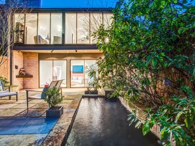 Noted Dallas architect Frank Welch designed plenty of Texas-sized stunners in Dallas, but this townhouse at 4021 Travis St. in Uptown puts his design on display in a smaller form.