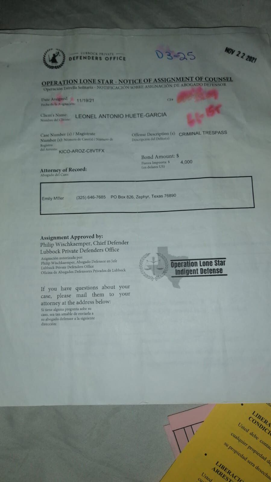Foto de los documentos que le entregarón a Huete García después de haber sido detenido bajo...