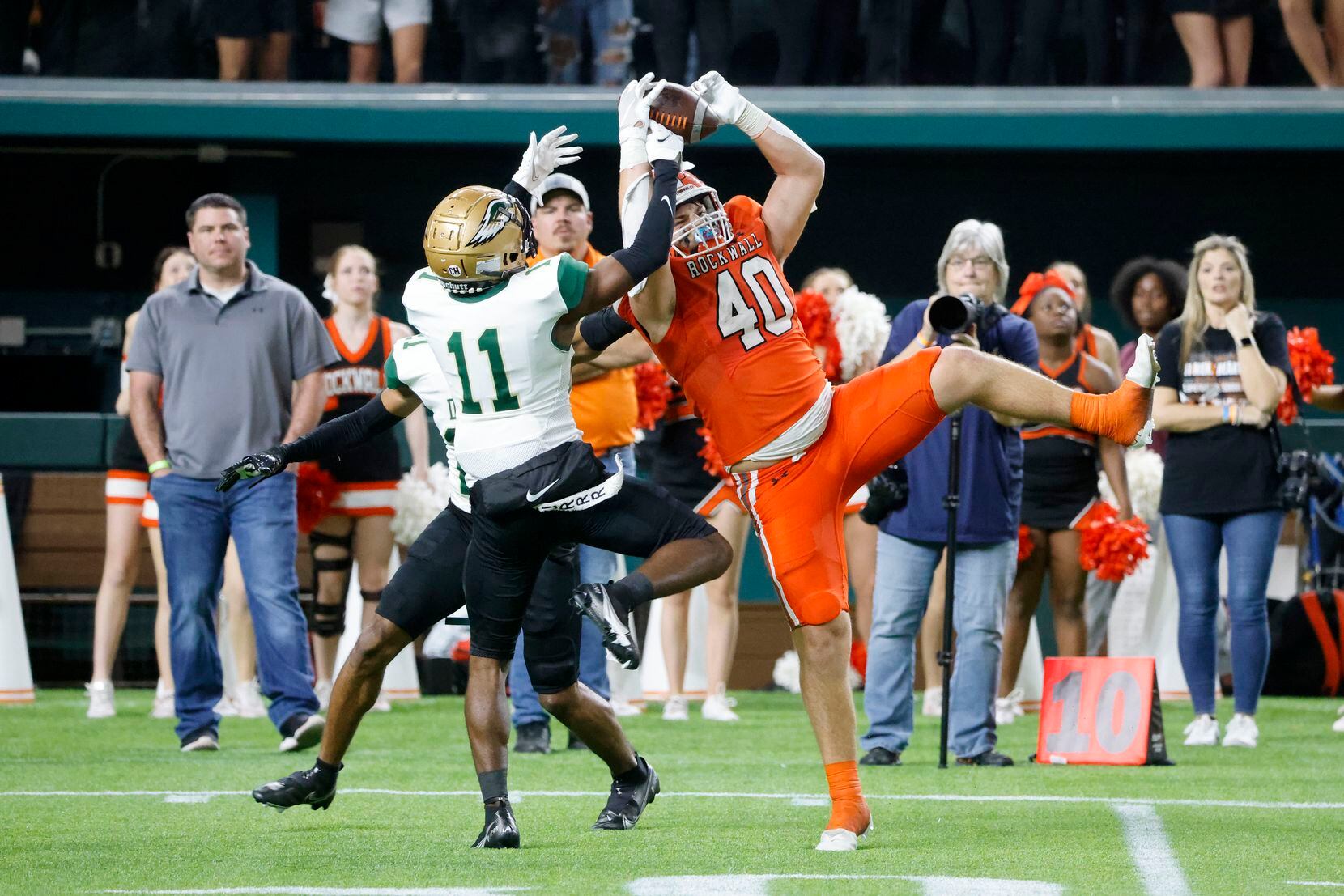 Rockwall tight end Brennan Ray (40) catches  a pass in front of DeSoto’s Elijah Shaw (11)...
