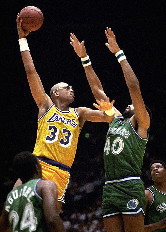 Career in a Year Photos 1988: Kareem, sky hook help end Dallas' hoops hopes