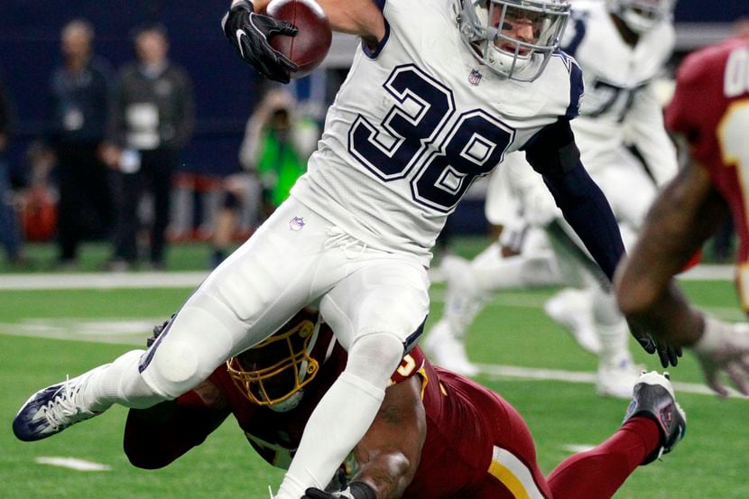 El safety Jeff Heath (38) y los Cowboys aplastaron 38-14 a los Redskins el jueves en el AT&T...