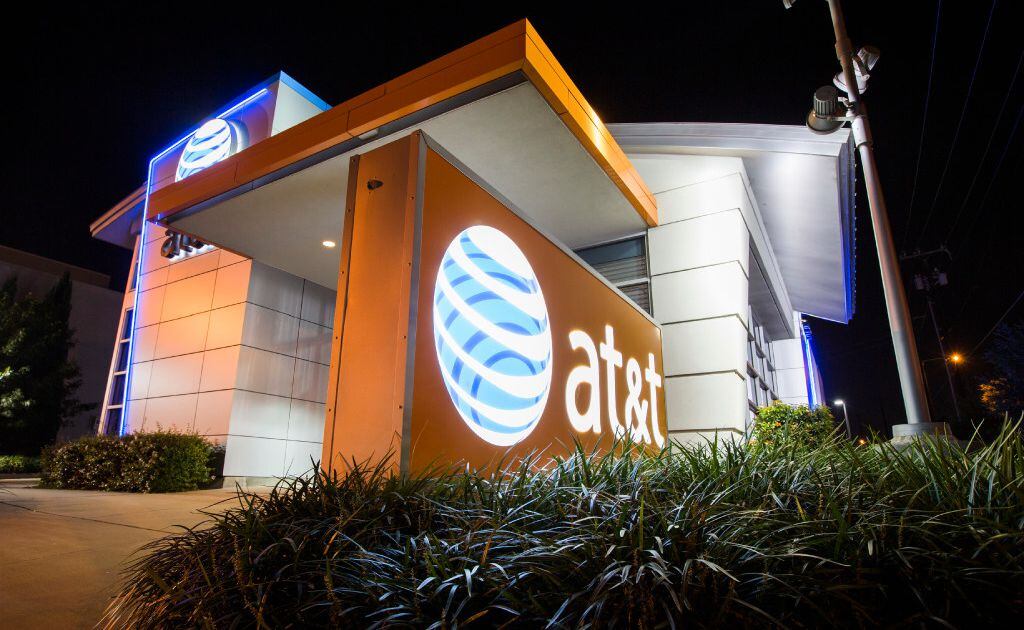 Want a free laptop? AT&T is giving away 1,000 of them