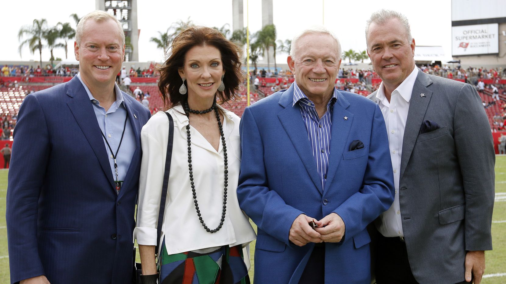 Dallas Cowboys owner Jerry Jones with his children (from left) Jerry Jones Jr., Charlotte...