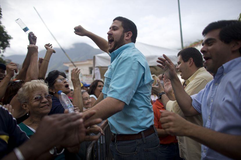 David Smolansky, alcalde del distrito de El Hatillo, en el centro, en una manifestación en...