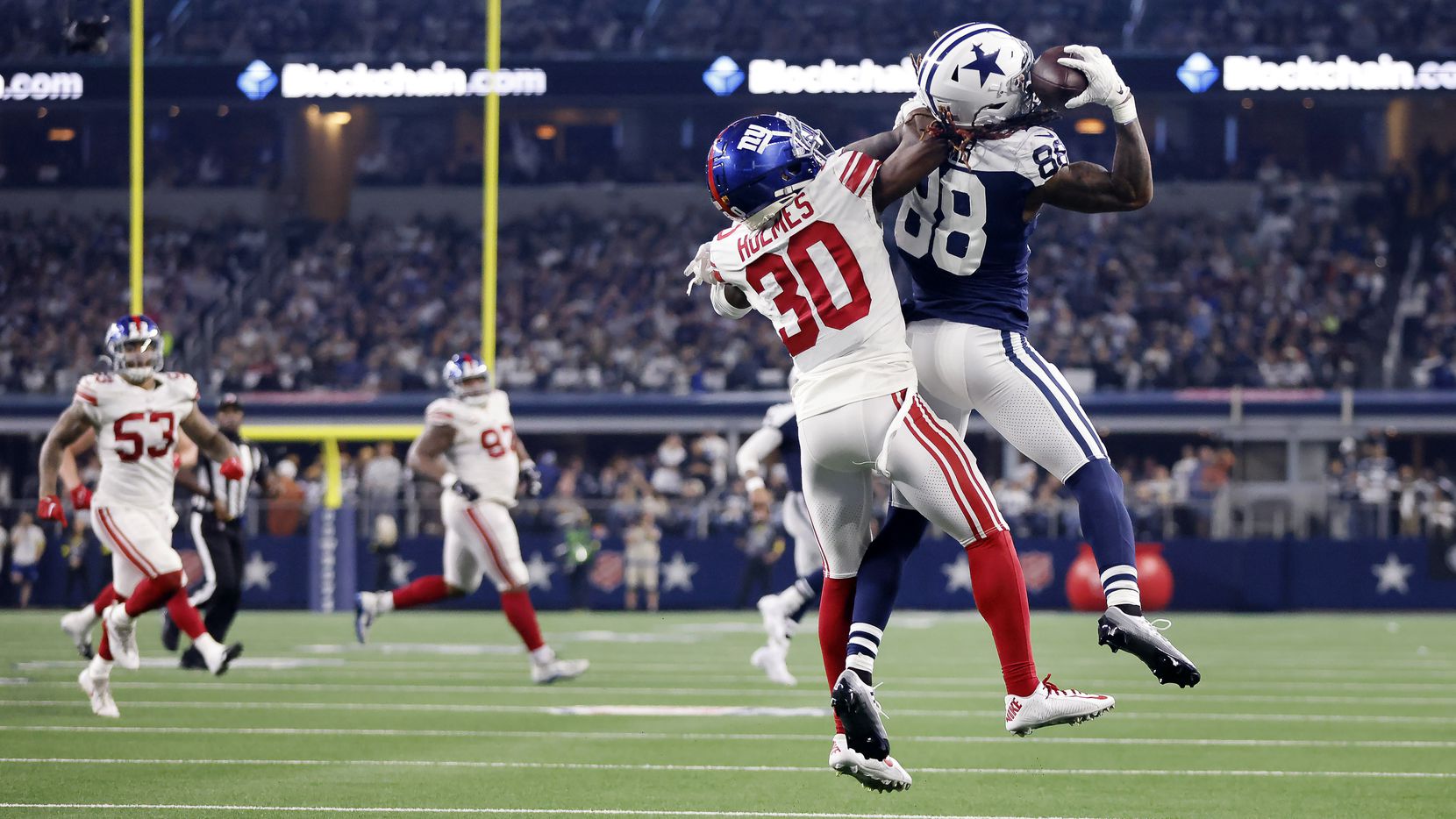 NFL: CeeDee Lamb's one-handed TD grab lifts Cowboys over Giants - Los  Angeles Times