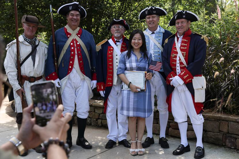 Mia Tran se convirtió en ciudadana estadounidense el miércoles 28 de septiembre de 2022 en...