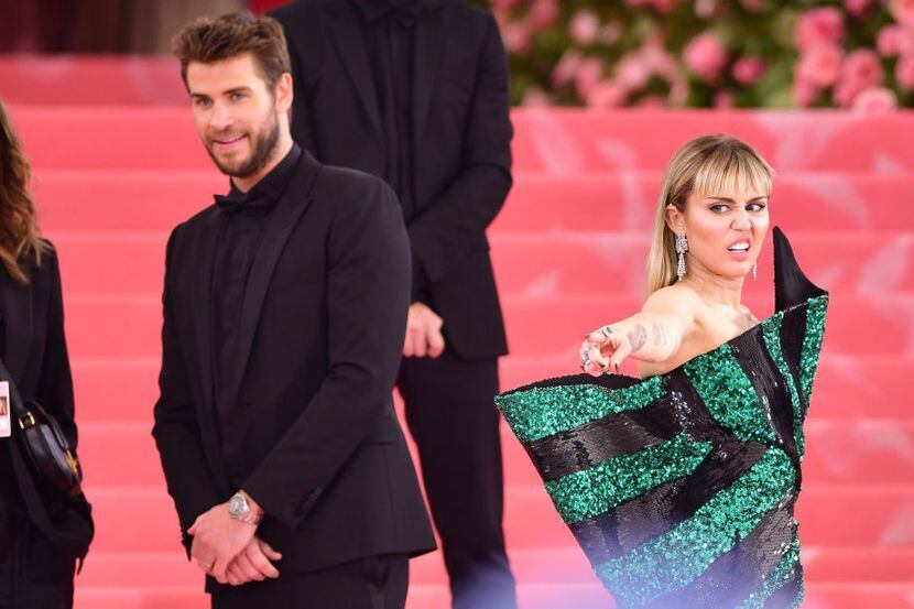 Liam Hemsworth y Miley Cyrus en la Gala del Met 2019.