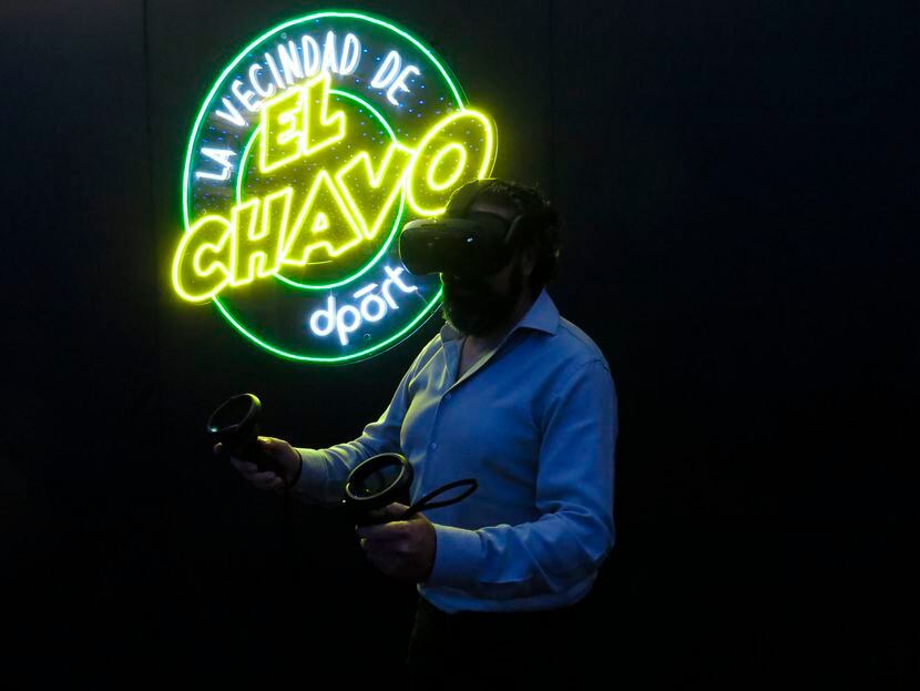 Sergio Ramírez, director general de Demiurgo y dPōrt, usa equipo de realidad virtual en la...