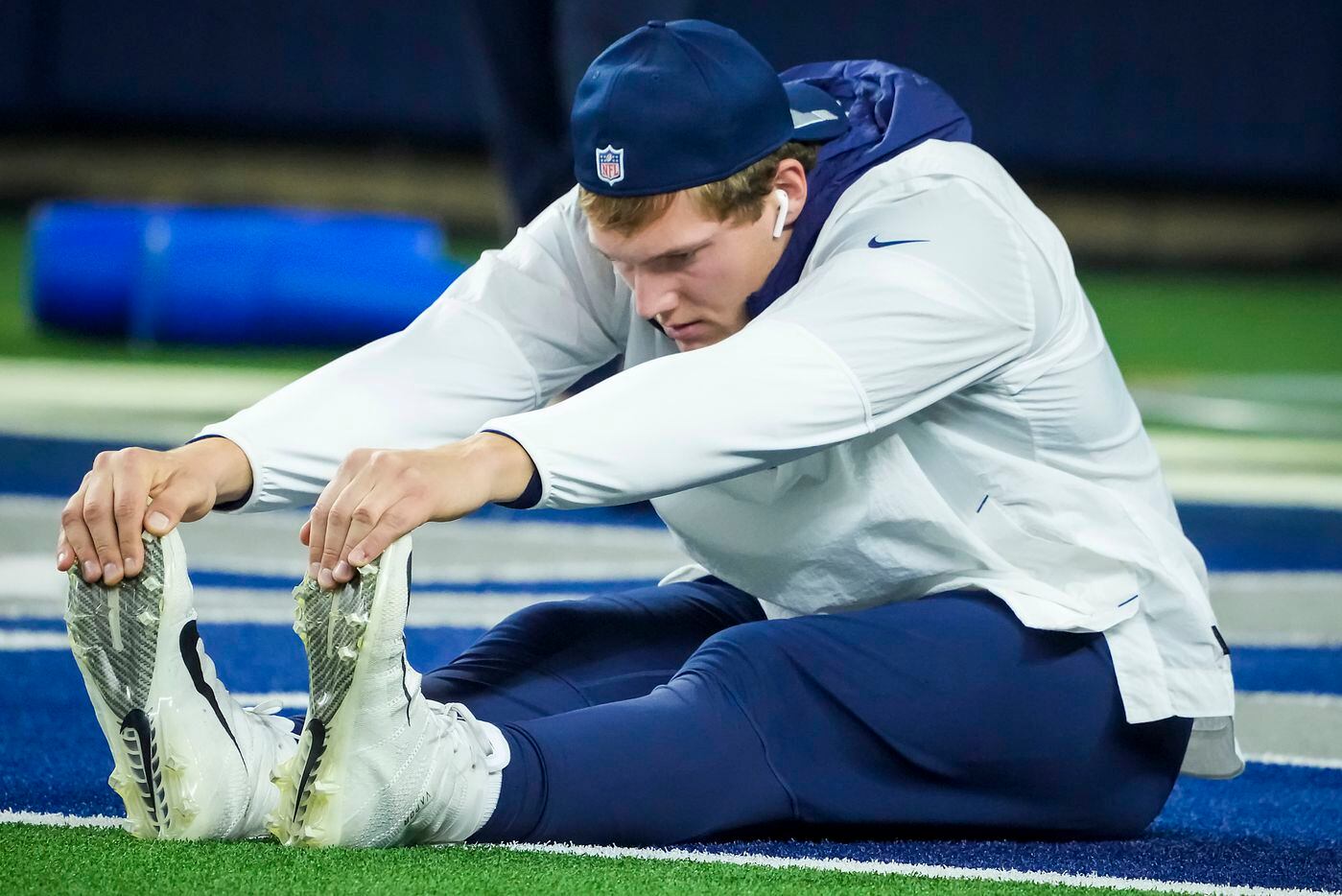 Dallas Cowboys outside linebacker Leighton Vander Esch stretches before an NFL football game against the Washington Football Team at AT&T Stadium on Sunday, Dec. 26, 2021, in Arlington.
