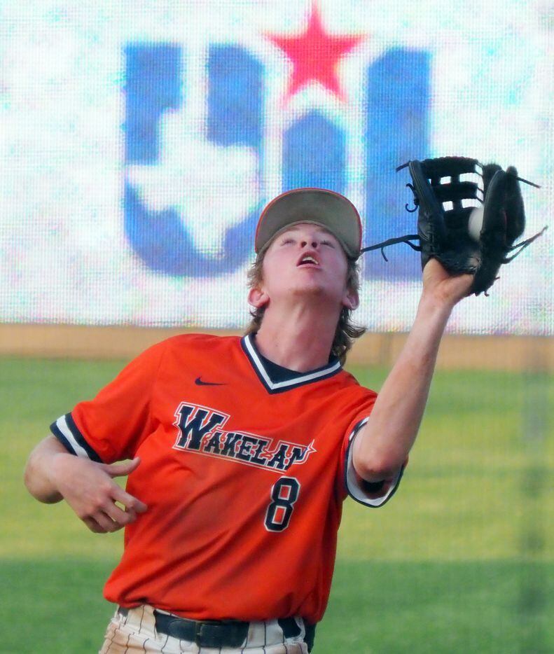 Frisco Wakeland second baseman Jackson Dillingham (8) makes a catch for an out against...