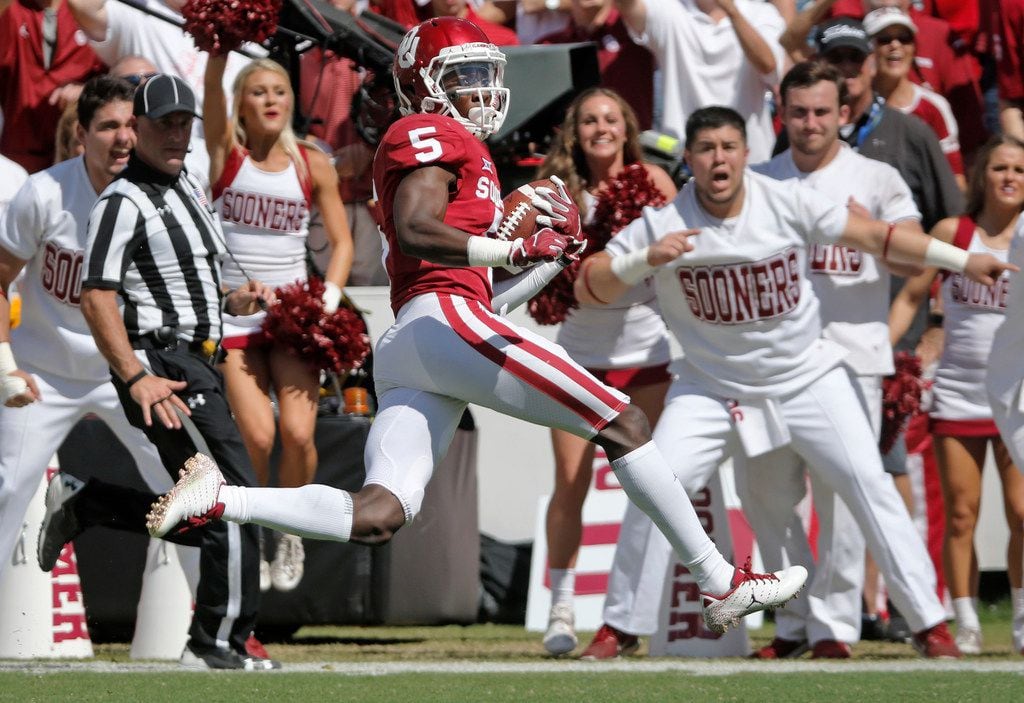 Oklahoma Sooners wide receiver Marquise Brown (5) heads to the end zone on a long touchdown reception in the second half during the University of Texas Longhorns vs. the Oklahoma Sooners NCAA football game at the Cotton Bowl in Dallas on Saturday, October 6, 2018. (Louis DeLuca/The Dallas Morning News)