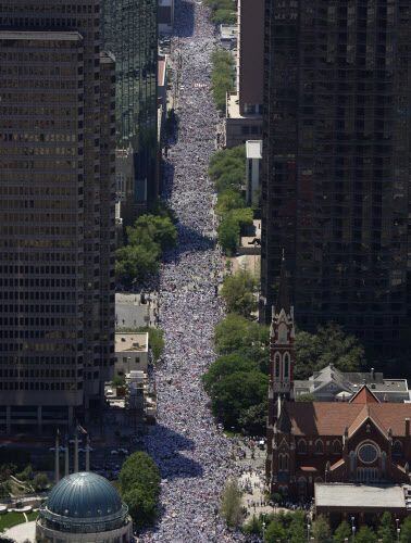 Una vista aérea de la avenida Ross por la que transitaron los manifestantes rumbo a la...