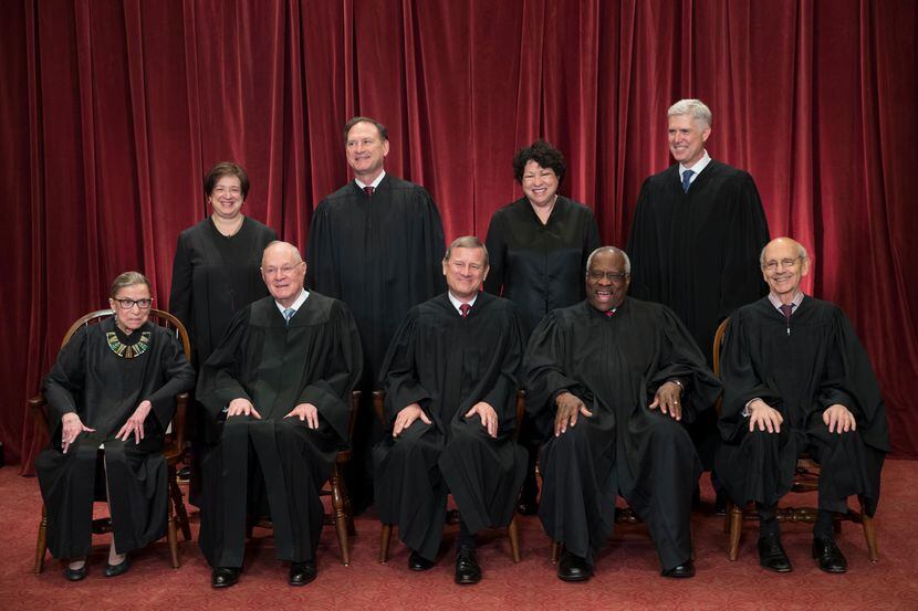 La Corte Suprema en foto oficial: (Arriba, desde la izq.) Elena Kagan, Samuel Alito, Sonia...