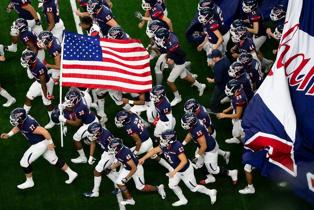 Denton Ryan defensive end Dorian Anderson (30) carries the stars and stripes as the Raiders...