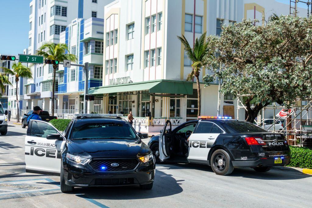 Patrullas de la policía en Miami Beach.