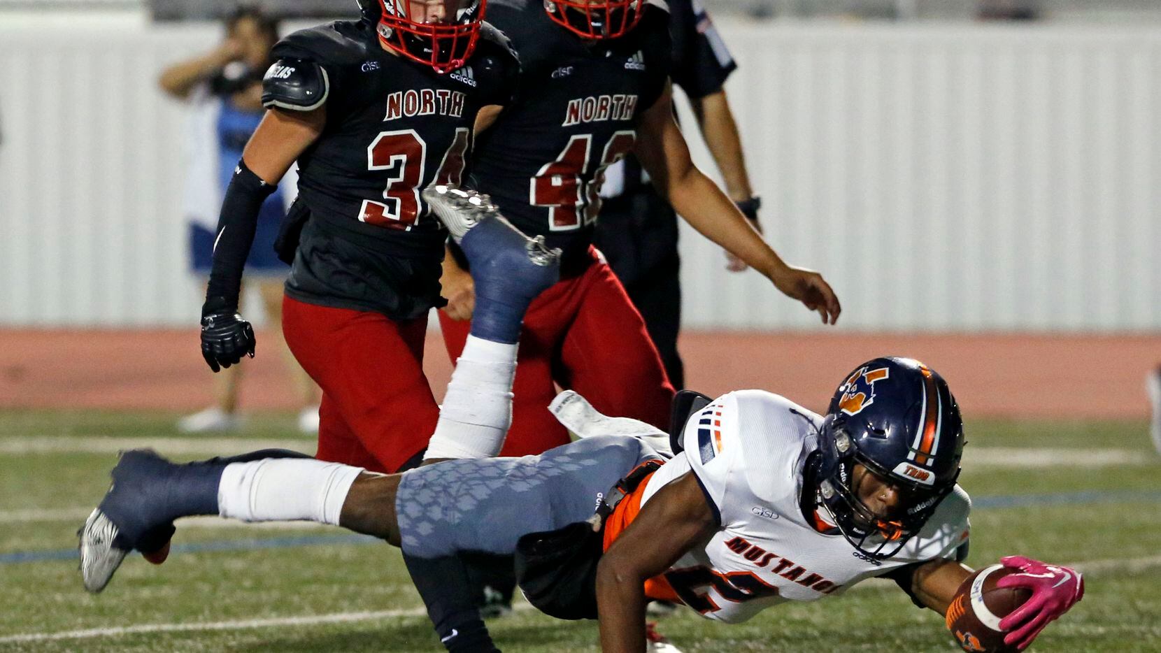Sachse RB Pope Akanna (2) horizontally dives for a touchdown during the first half of a high...