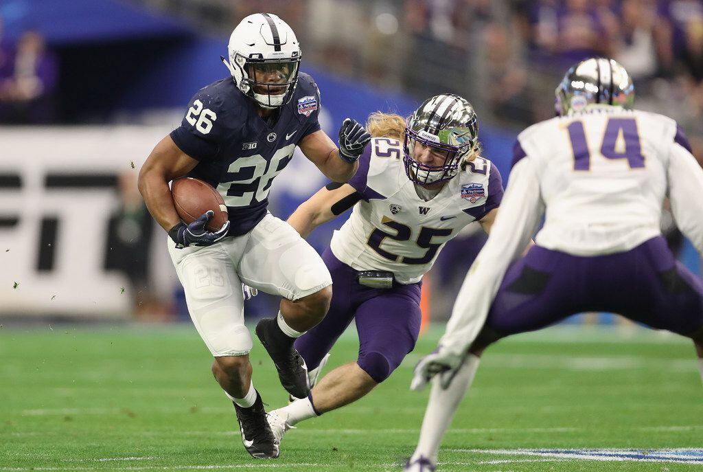 GLENDALE, AZ - DECEMBER 30:  Running back Saquon Barkley #26 of the Penn State Nittany Lions rushes the football past linebacker Ben Burr-Kirven #25 of the Washington Huskies during the first half of the Playstation Fiesta Bowl at University of Phoenix Stadium on December 30, 2017 in Glendale, Arizona.  (Photo by Christian Petersen/Getty Images)