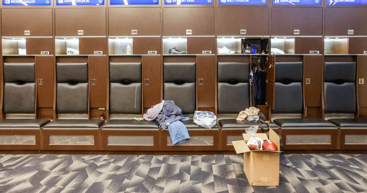 Dallas Cowboys Locker Room  Men locker room, Cowboy room, Lockers