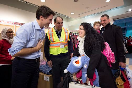 En fotografía del 11 de diciembre de 2015, el primer ministro Justin Trudeau, izquierda,...