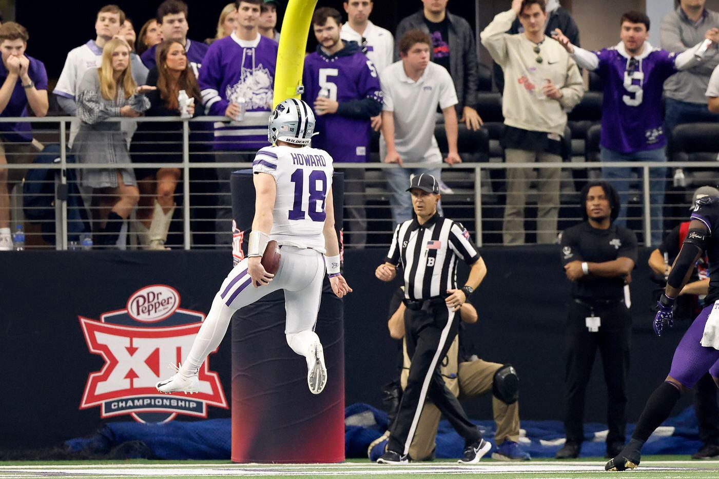 Kansas State Wildcats quarterback Will Howard (18) skips into the end zone for a first half...