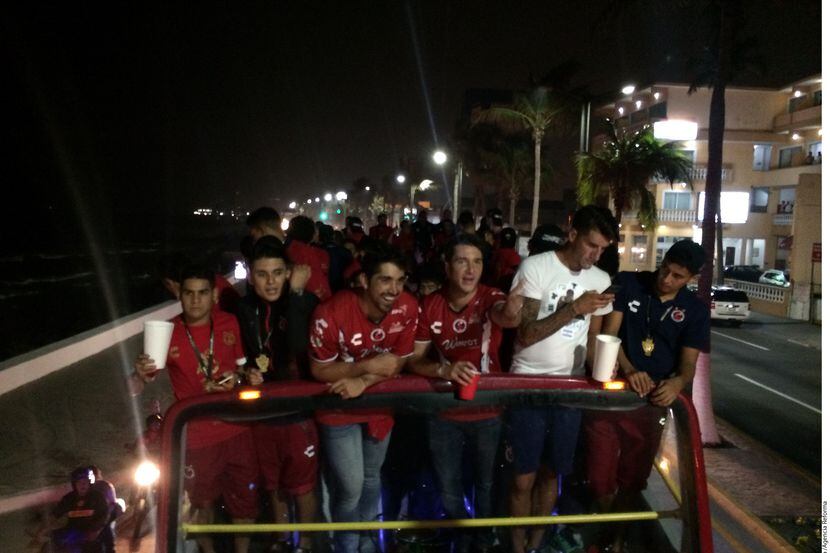 El Veracruz festejó hasta la madrugada de hoy su título de Copa MX del Clausura 2016....