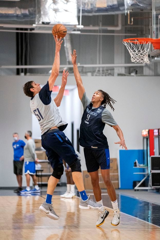 Dallas Mavericks centers Moses Brown (9) and Boban Marjanović compete in a one-on-one drill during a training camp practice Wednesday, September 29, 2021 at the Dallas Mavericks Training Center in Dallas. (Jeffrey McWhorter/Special Contributor)