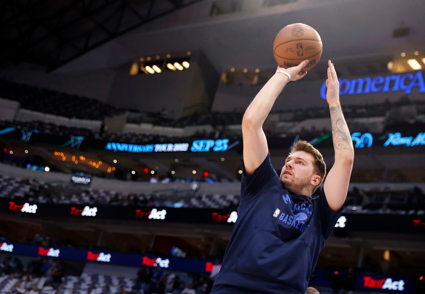Dallas Mavericks guard Luka Doncic (77) warms up before facing the Golden State Warriors in...