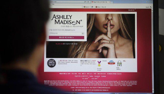 
				El sitio de Ashley Madison fue víctima de un robo de información y ahora los datos de...