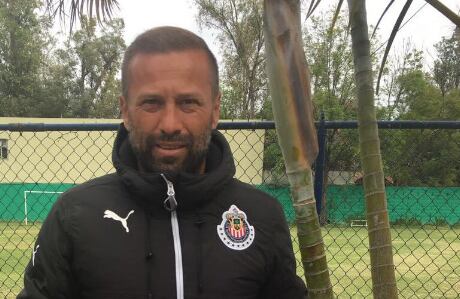 Ignacio Vázquez, ex leyenda de las Chivas de Guadalajara, está en Dallas para el partido de...