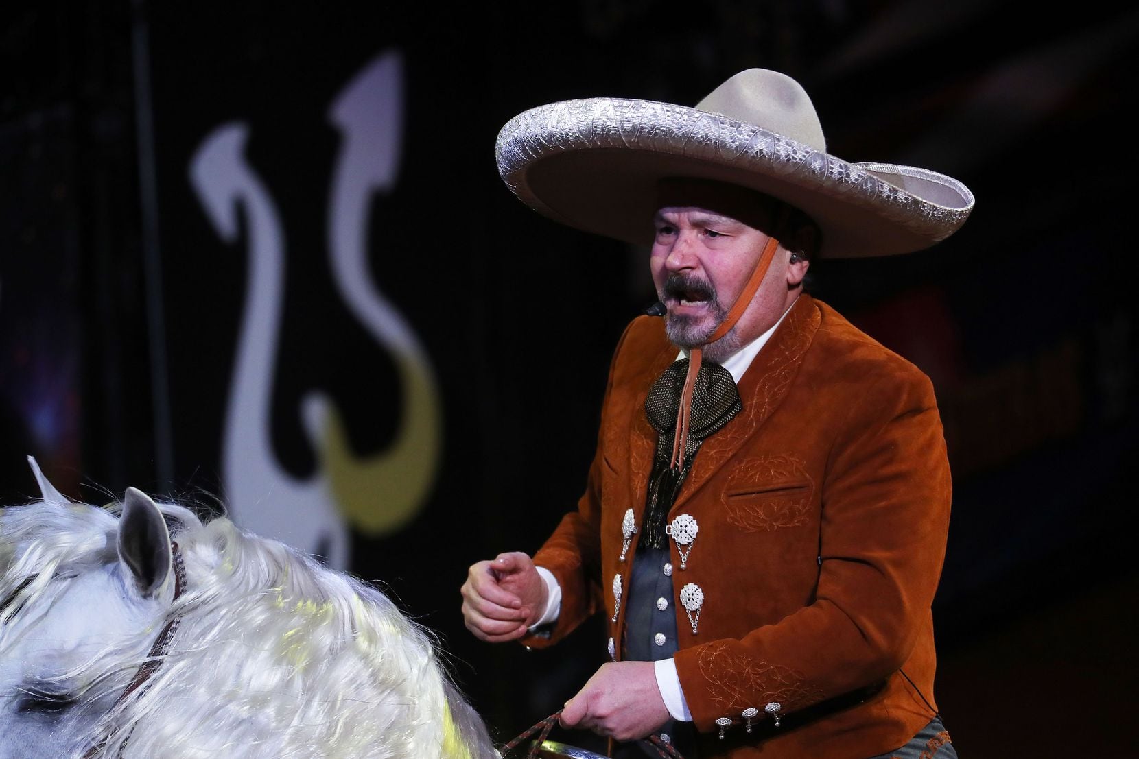 DALLAS, TX - OCTOBER 24: Singer Antonio Aguilar Jr. performs on stage during the "Jaripeo Sin Fronteras" Tour 2021 at American Airlines Center on Sunday October 24, 2021. (Photo Omar Vega / Al Dia)