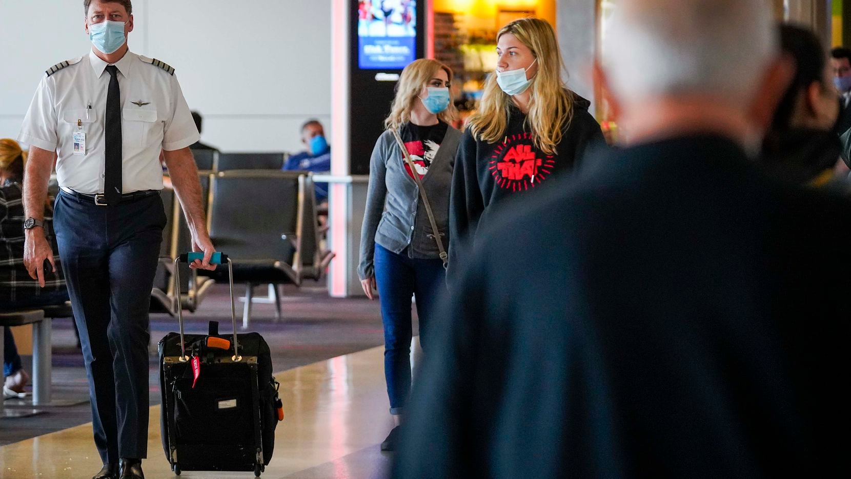 American Airlines prepares to send out layoff notices to workers