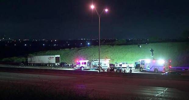 Esta es la escena del accidente que dejó cinco muertos en una carretera de Fort Worth....