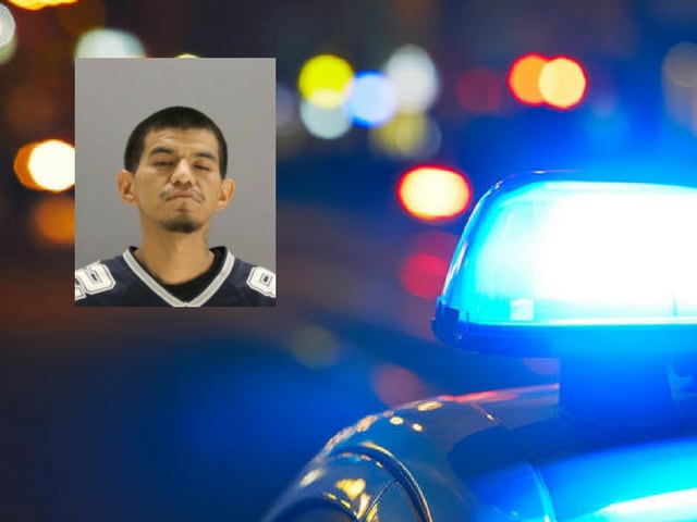 Mike Leija fue detenido en conexión con tres robos y asaltos en casas de Oak Cliff.
