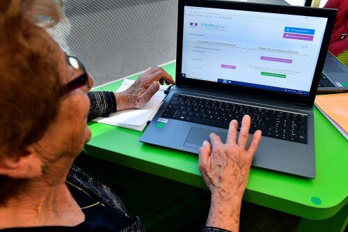 Adultos mayores tendrán la oportunidad de aprender a utilizar tecnología. AFP-Getty Images
