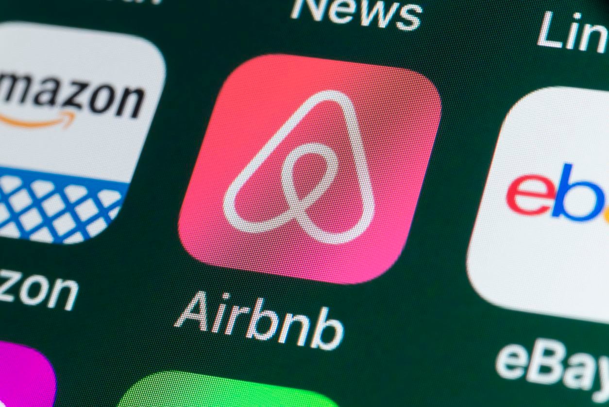 La aplicación Airbnb, para rentar viviendas.