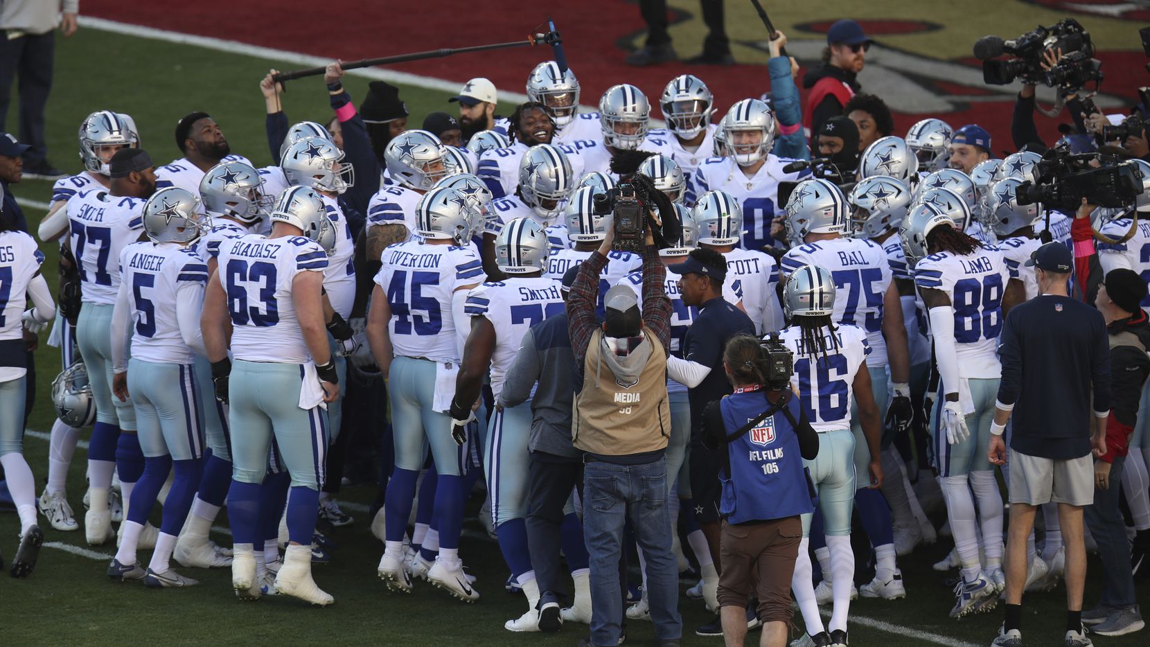 Los Cowboys de Dallas quedaron eliminados de los playoffs de la NFL al caer 19-12 ante los...