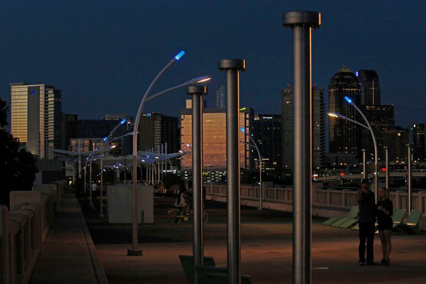 Why are there blue lights on top of Dallas' streetlights by the Trinity  River? Curious Texas sheds some light