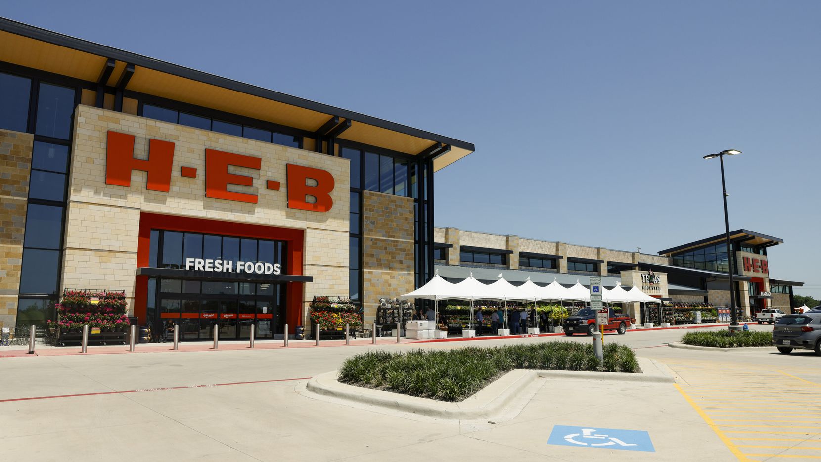 McKinney's time is here: H-E-B set to open new supermarket Wednesday