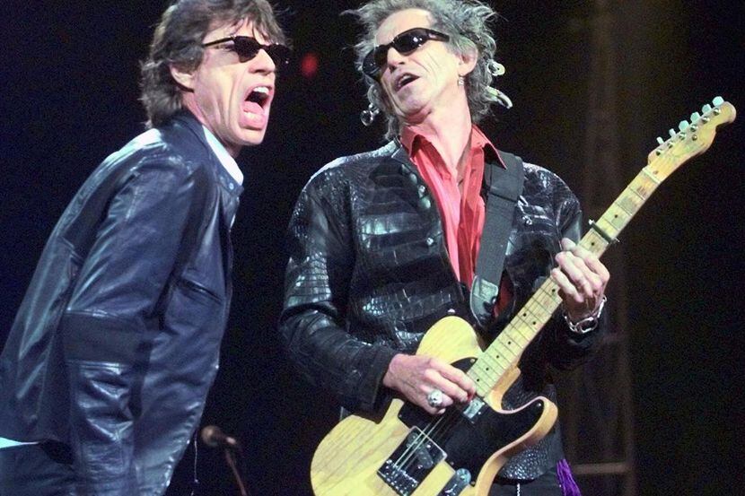 Mick Jagger (izq.) y Keith Richards anunciaron el lanzamiento de un nuevo disco para...