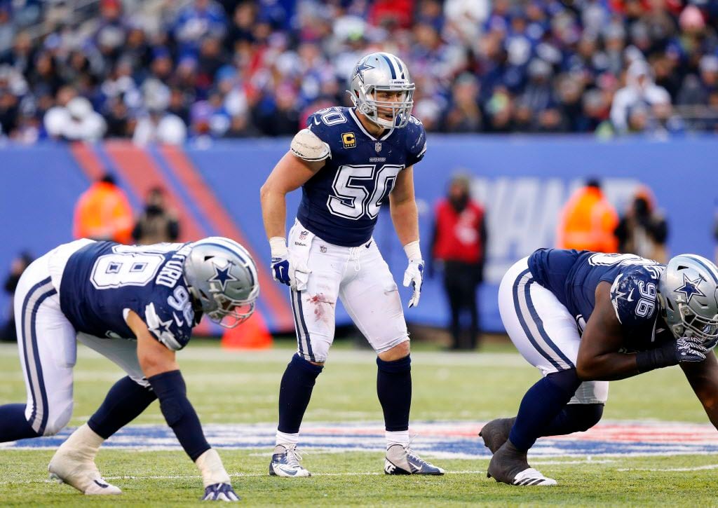 Dallas Cowboys middle linebacker Sean Lee (50) lines up against the New York Giants during...