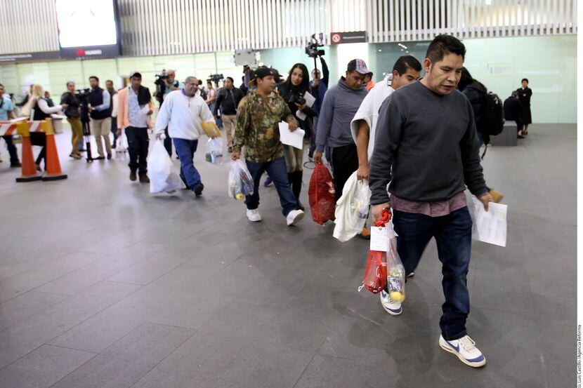 El último vuelo con migrantes mexicanos deportados de Estados Unidos por la gestión del...