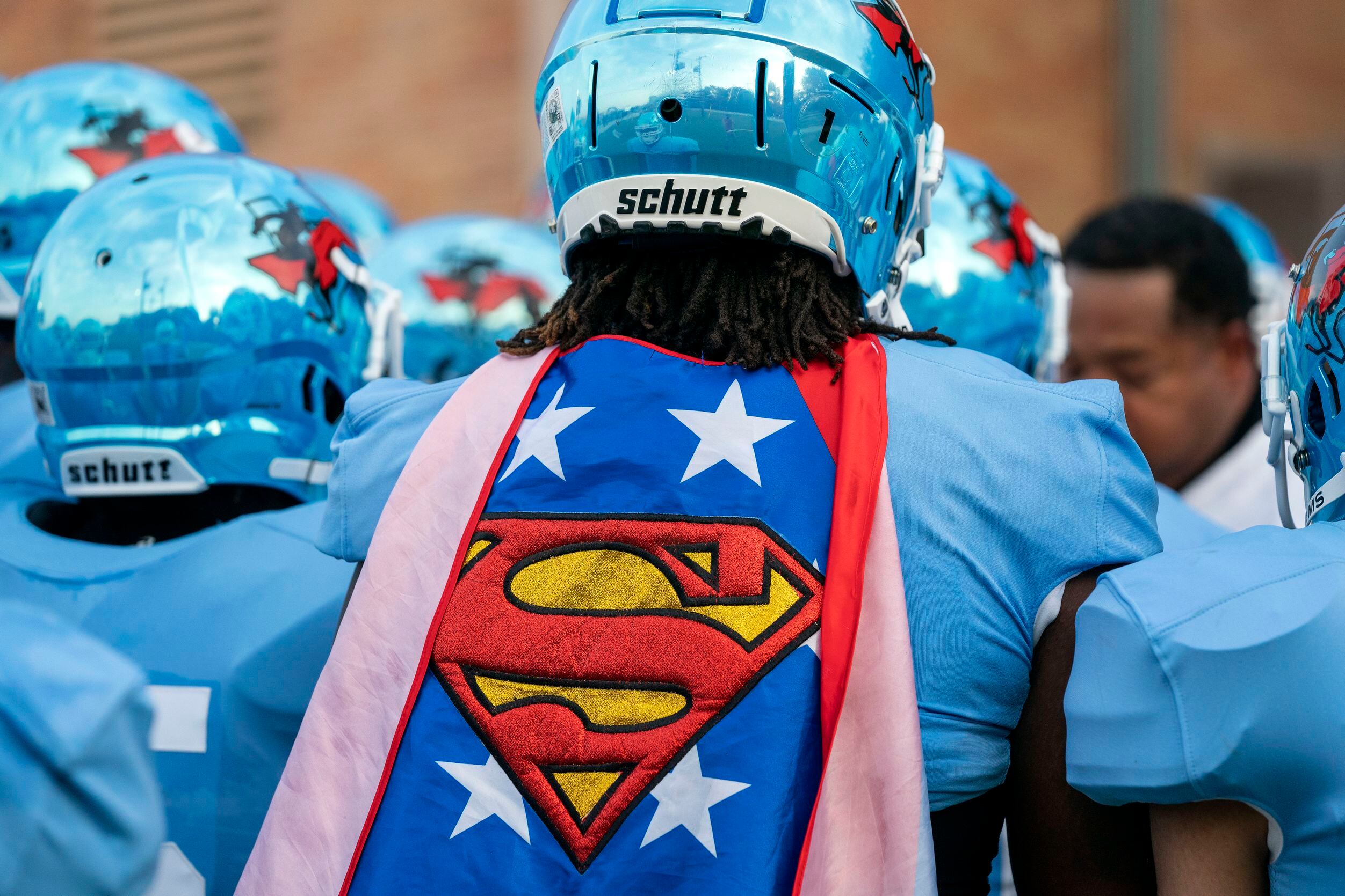 Skyline senior quarterback Darryl Richardson (2) wears a Superman cape before taking the...