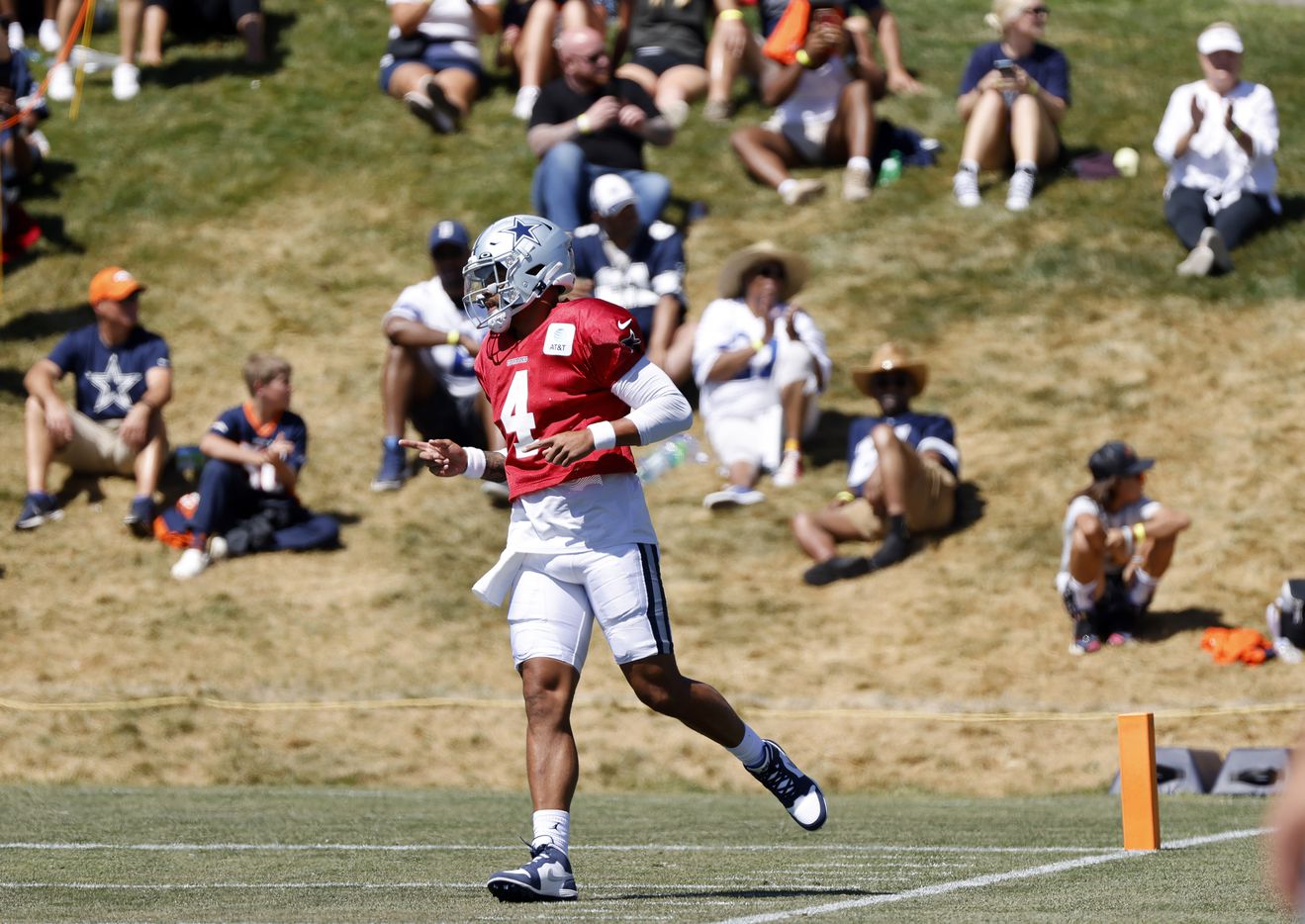Dallas Cowboys quarterback Dak Prescott (4) runs onto the field before a joint practice with...