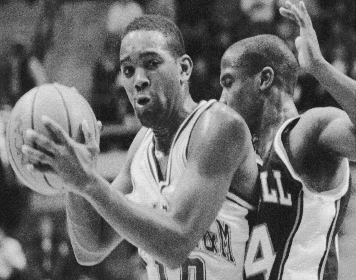 FILE - Texas A&M guard David Edwards (10) slips past Bucknell's Sekou Hamer during the first period of play at G. Rollie White Coliseum in College Station on Sunday, Nov. 28, 1993.
