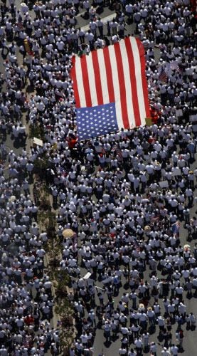 Una vista aérea de la marcha de abril del 2006, considerada la protesta más numerosa...
