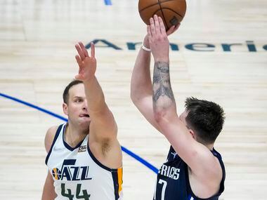 Dallas Mavericks guard Luka Doncic (77) shoots a 3-pointer over Utah Jazz forward Bojan...