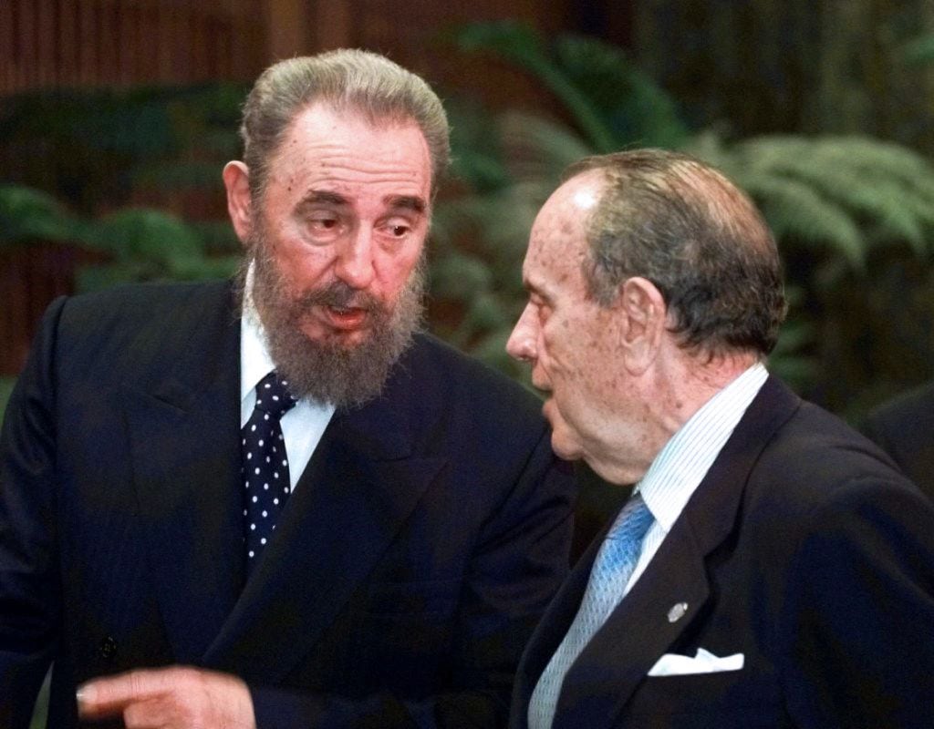 In this Oct. 28, 1998 file photo, Cuban President Fidel Castro (L) speaks with the president...
