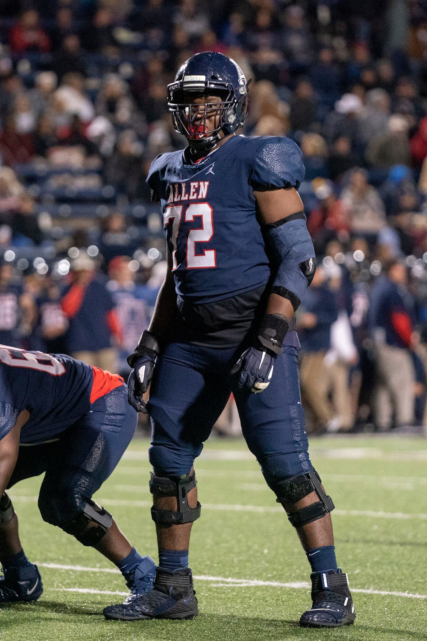Allen senior offensive lineman Neto Umeozulu (72) pauses before a play against Hebron during...